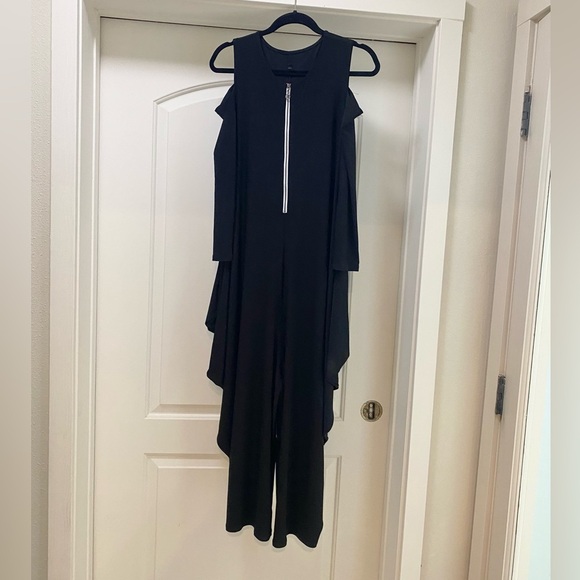 IC Collection by Connie K Zip Up Cold Shoulder Jumpsuit Size Medium EUC - Picture 2 of 3